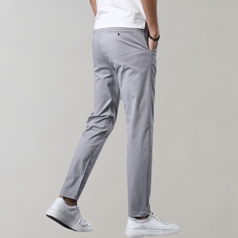 Konrad slimme casual chino voor heren – slanke pasvorm met lichtgewicht katoenmix voor een verzorgde en comfortabele look