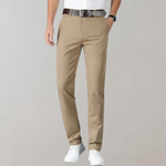 Konrad slimme casual chino voor heren – slanke pasvorm met lichtgewicht katoenmix voor een verzorgde en comfortabele look