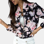 Ella – Stijlvolle zomerjas voor vrouwen – Lichte en elegante jas, ideaal voor de overgangsperiode, biedt een verfijnde uitstraling en comfort voor elke zomerse gelegenheid. Perfect te combineren met je casual of geklede outfits.