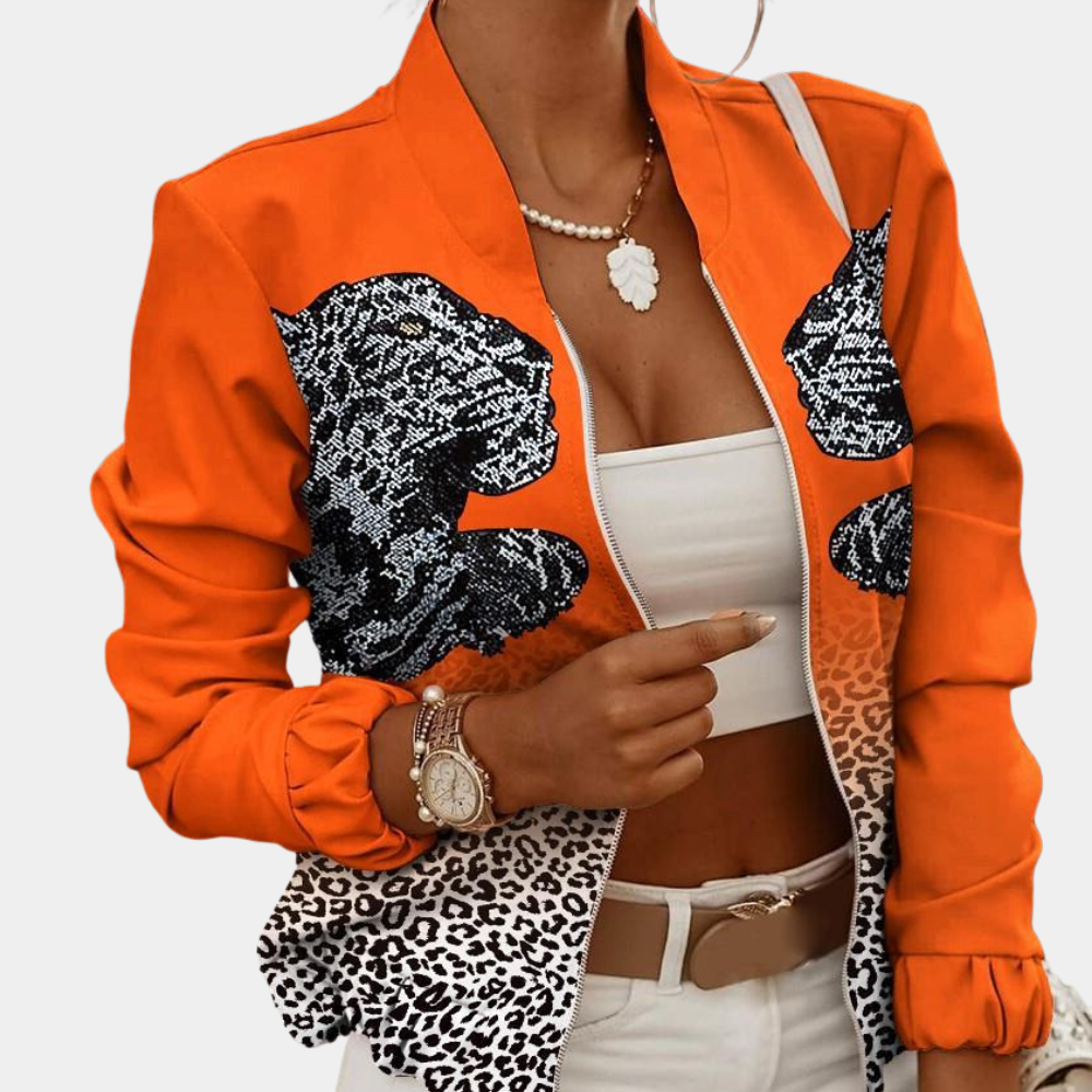 Ella – Stijlvolle zomerjas voor vrouwen – Lichte en elegante jas, ideaal voor de overgangsperiode, biedt een verfijnde uitstraling en comfort voor elke zomerse gelegenheid. Perfect te combineren met je casual of geklede outfits.