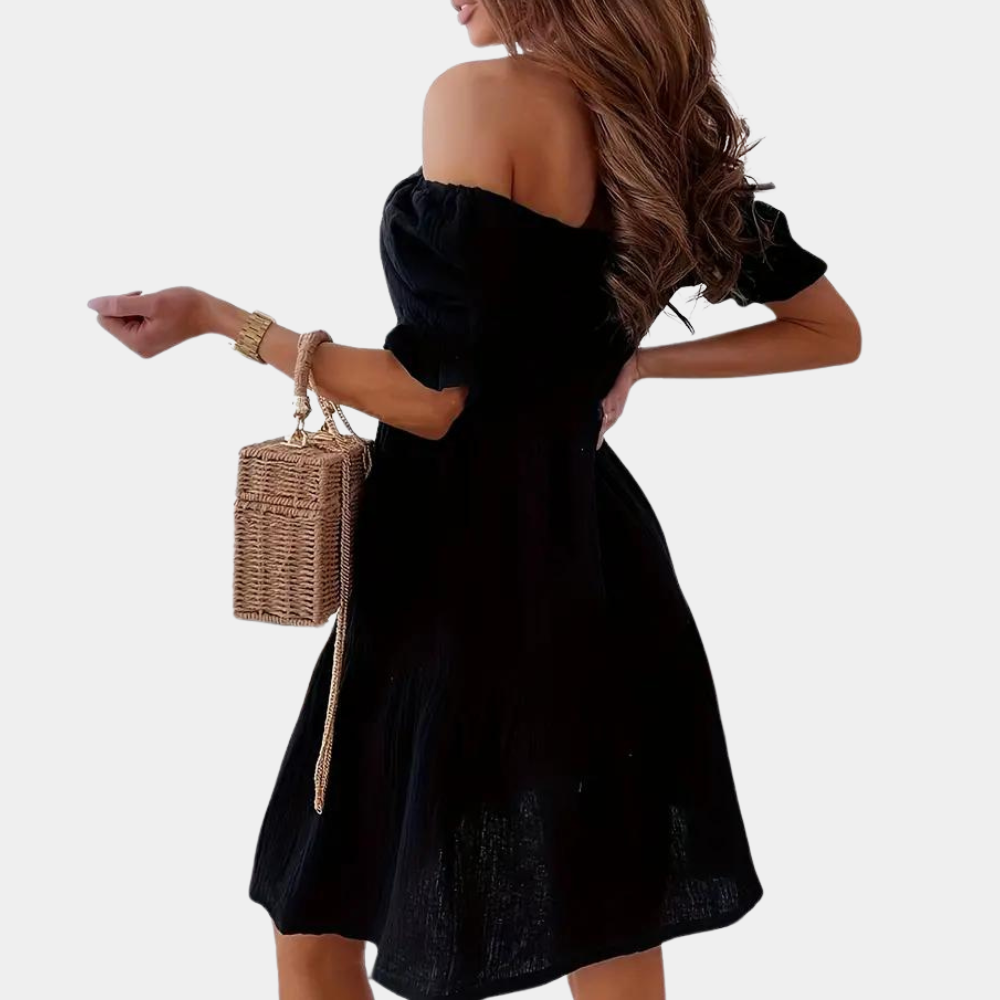 Casual off shoulder zomerjurk voor dames van lichte, ademende stof met relaxte pasvorm en trendy schoudervrij design.