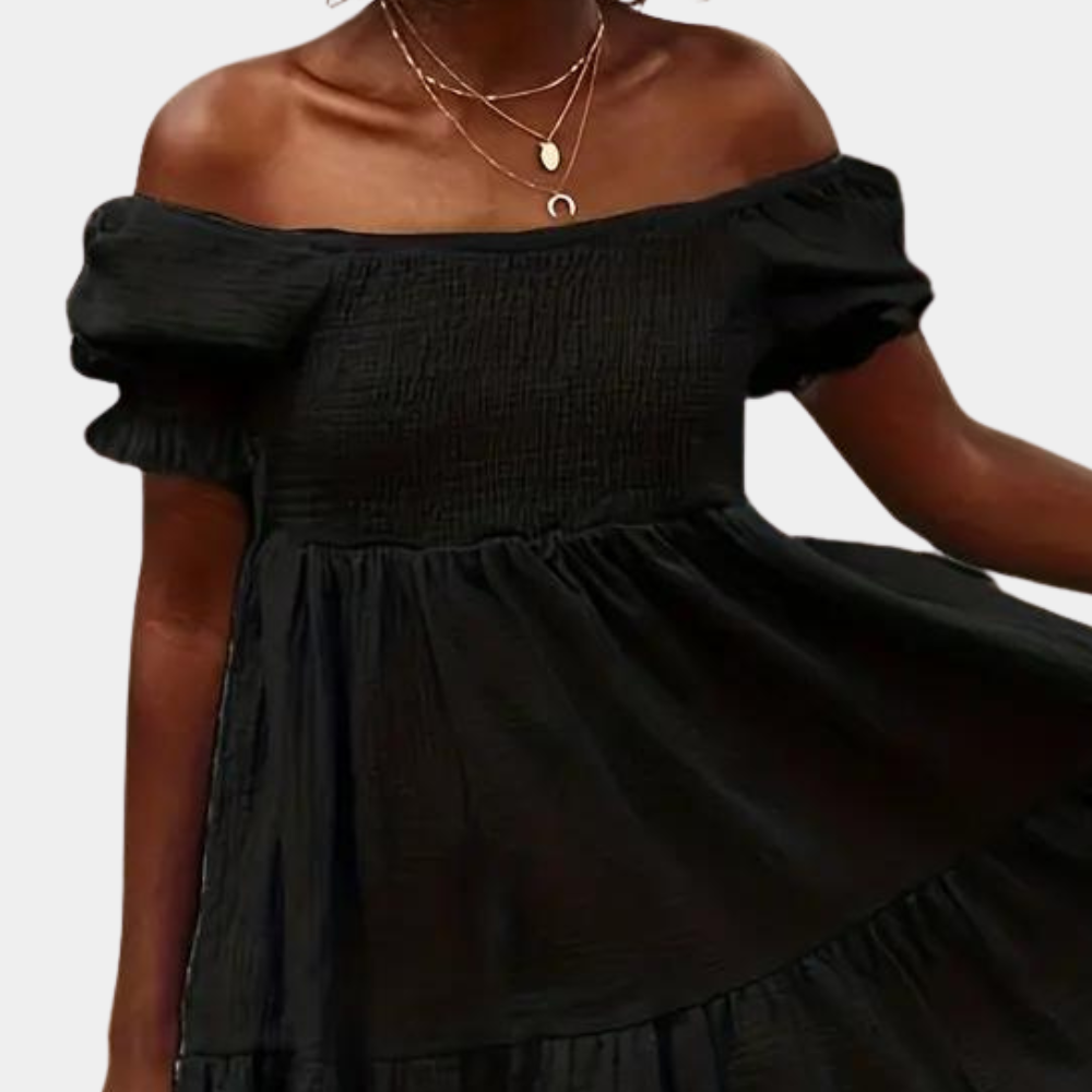 Casual off shoulder zomerjurk voor dames van lichte, ademende stof met relaxte pasvorm en trendy schoudervrij design.