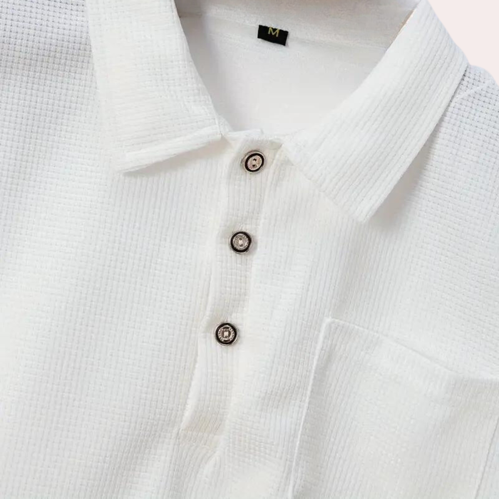 Ademend poloshirt voor heren – Stijlvol en comfortabel poloshirt met ademende stof, ideaal voor casual uitjes, sportieve activiteiten of warme dagen. Het zorgt voor een frisse, luchtige ervaring, terwijl het de klassieke look van een poloshirt behoudt.








