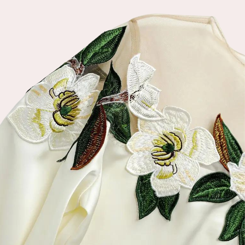 Elegante gebloemde damesblouse – Vrouwelijk en luchtig ontwerp met bloemenprint, perfect voor lente- en zomerdagen of een chique daglook.