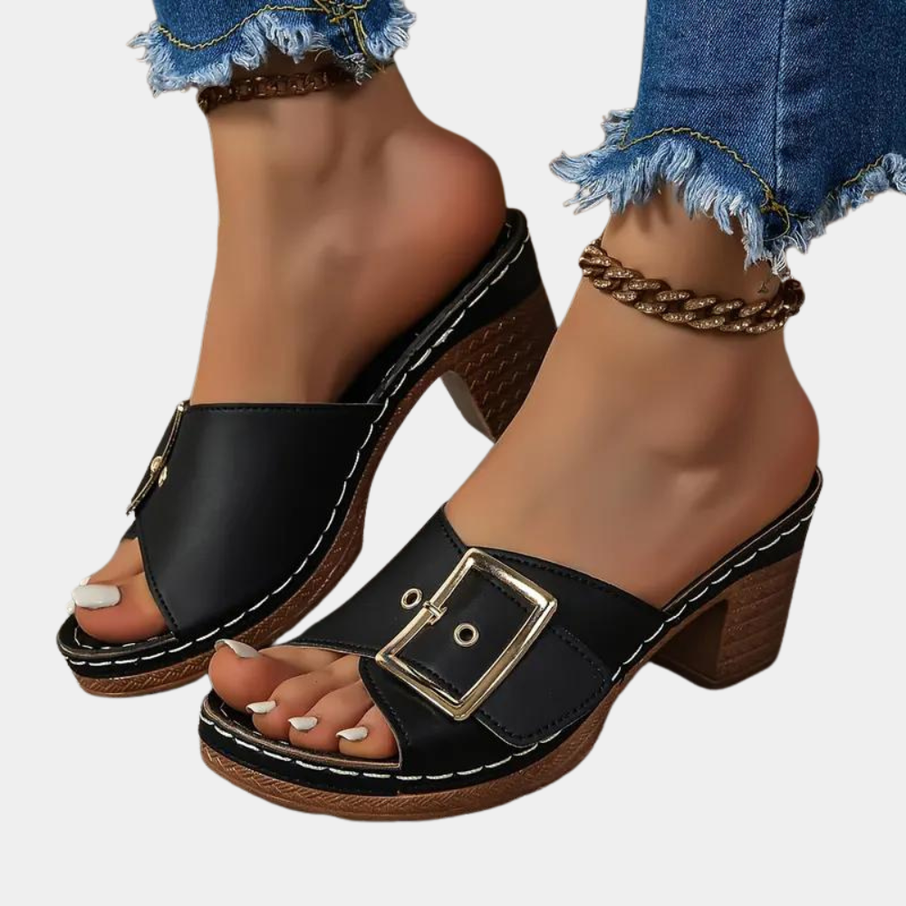 Casual zomersandalen voor dames met verstelbare bandjes en lichtgewicht zool.