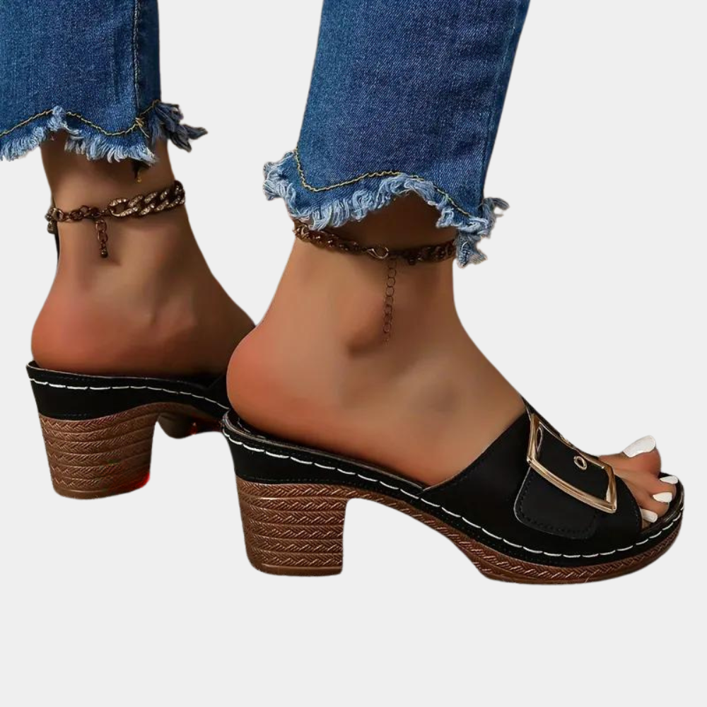 Casual zomersandalen voor dames met verstelbare bandjes en lichtgewicht zool.