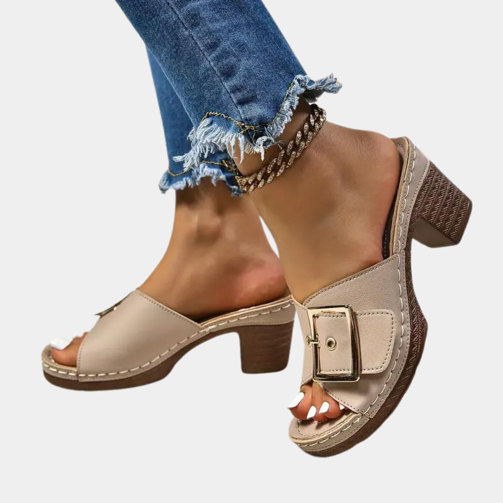 Casual zomersandalen voor dames met verstelbare bandjes en lichtgewicht zool.