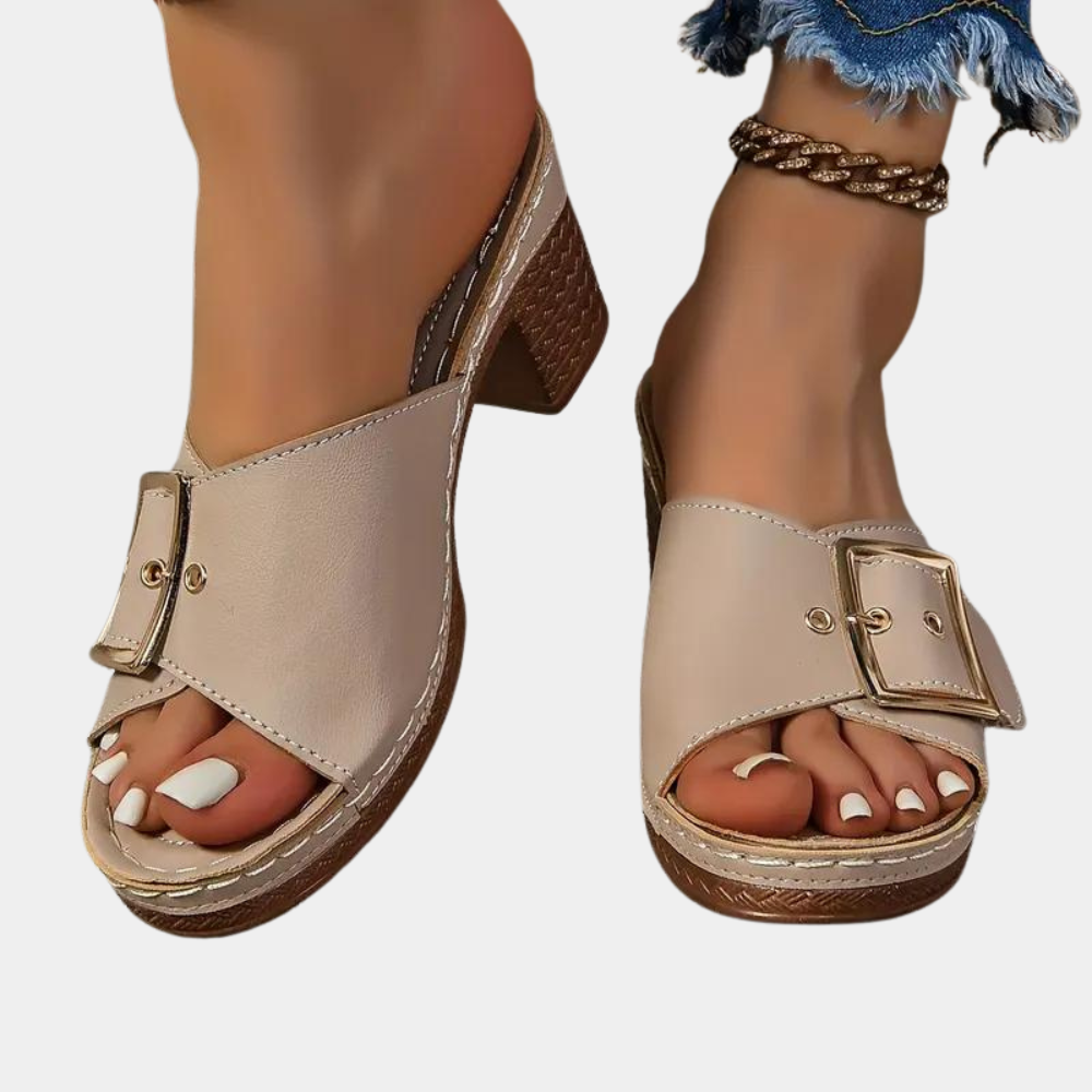 Casual zomersandalen voor dames met verstelbare bandjes en lichtgewicht zool.