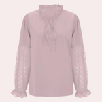 Stijlvolle damesblouse – Elegante blouse met lange mouwen en verfijnde afwerking, perfect voor zowel zakelijke als casual gelegenheden. Comfortabele pasvorm en tijdloos design voor een vrouwelijke uitstraling.