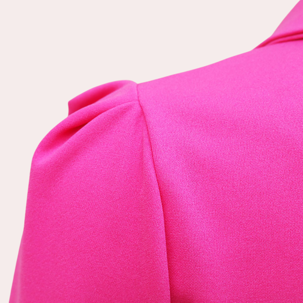 Stijlvolle blazerjurk voor dames – Elegante en moderne jurk met blazerlook, ideaal voor zakelijke settings of chique avondjes uit. Slanke pasvorm en hoogwaardige stof voor een verfijnde uitstraling.