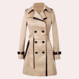 Elegante zomer trenchcoat voor dames, lichtgewicht en stijlvol met knoopsluiting en tailleceintuur, perfect voor een chique zomerse look.