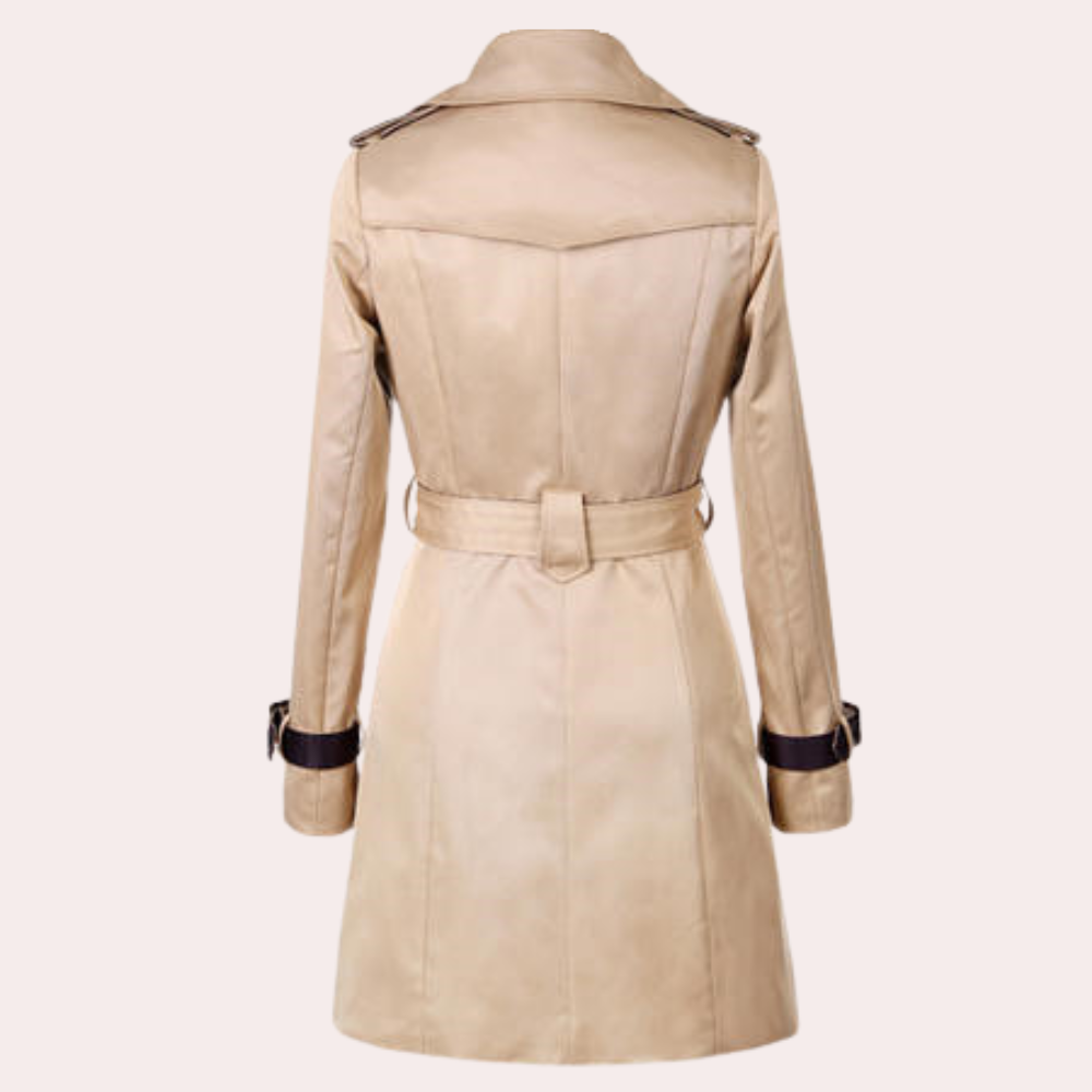 Elegante zomer trenchcoat voor dames, lichtgewicht en stijlvol met knoopsluiting en tailleceintuur, perfect voor een chique zomerse look.