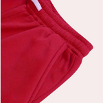 Moderne en stijlvolle zomerset voor dames, bestaande uit een top met capuchon en bijpassende short – ideaal voor casual zomerdagen.