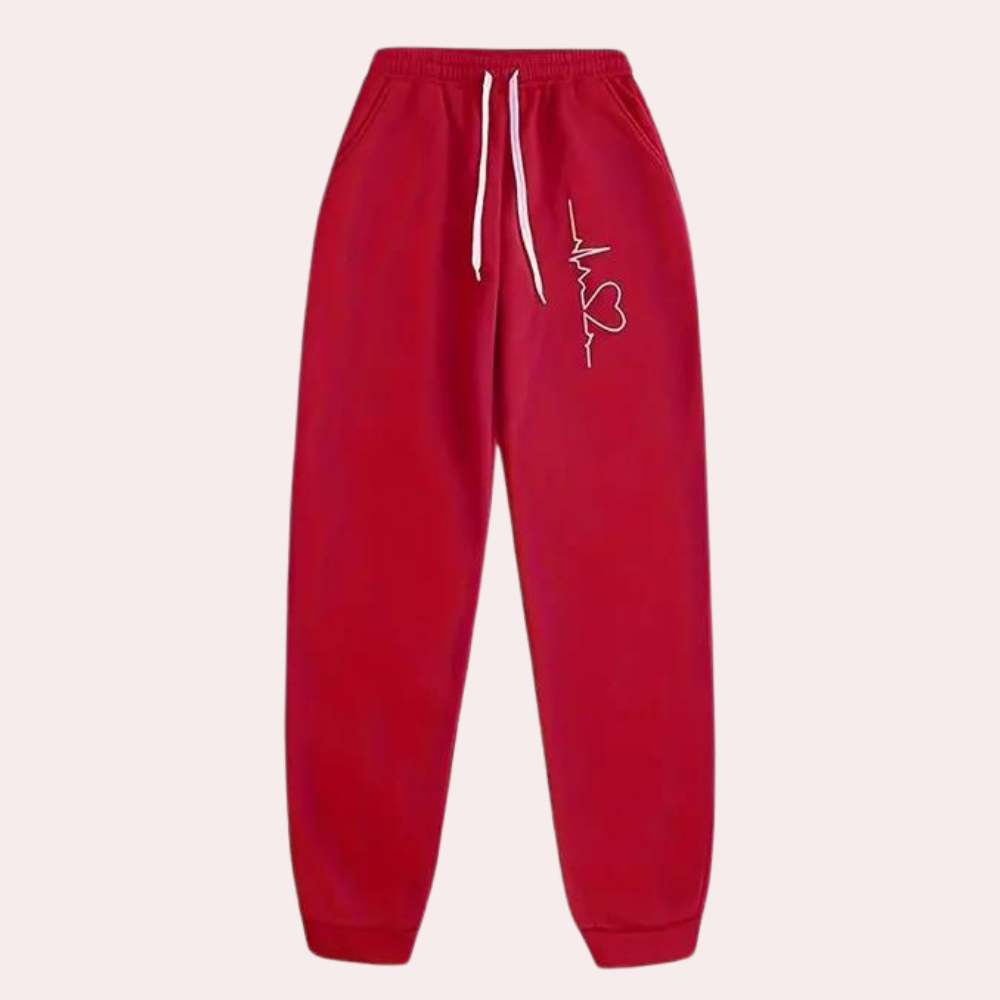 Moderne en stijlvolle zomerset voor dames, bestaande uit een top met capuchon en bijpassende short – ideaal voor casual zomerdagen.