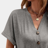 Roxane – Luchtige Zomertop voor Dames met Verfijnde V‑hals, Ademend Lightweight‑materiaal en Relaxte Pasvorm; perfect voor stijlvolle, koele zomerlooks.
