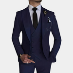 Adron 3-delig heren kostuum – Verfijnd en elegant ontwerp met blazer, vest en broek, ideaal voor bruiloften, gala’s en zakelijke evenementen. Stijlvolle pasvorm en hoogwaardige afwerking.