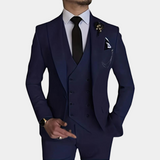 Adron 3-delig heren kostuum – Verfijnd en elegant ontwerp met blazer, vest en broek, ideaal voor bruiloften, gala’s en zakelijke evenementen. Stijlvolle pasvorm en hoogwaardige afwerking.