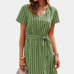 Bohemian zomer midi-jurk voor dames van zachte, luchtige stof met losse pasvorm en speels, etnisch geïnspireerd design.