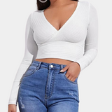 Dames crop top met lange mouwen in een trendy, strak model, perfect voor stijlvolle casual en chique outfits.