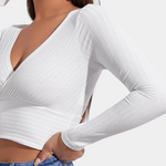 Dames crop top met lange mouwen in een trendy, strak model, perfect voor stijlvolle casual en chique outfits.