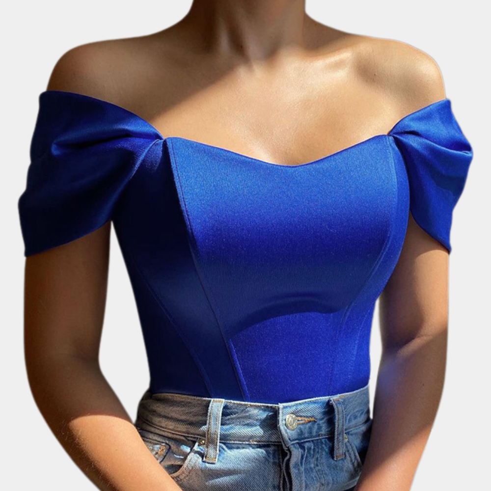 Elegante off‑shoulder zomertop voor dames met luchtige, schoudervrije halslijn en lichtgewicht stof; vrouwelijke, verkoelende must‑have voor stijlvolle zomerlooks.