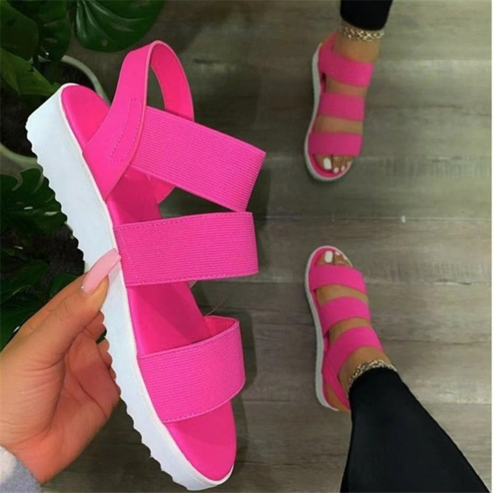 Comfortabele zomersandalen voor dames met verstelbare bandjes en een lichte zool, perfect voor warme dagen.