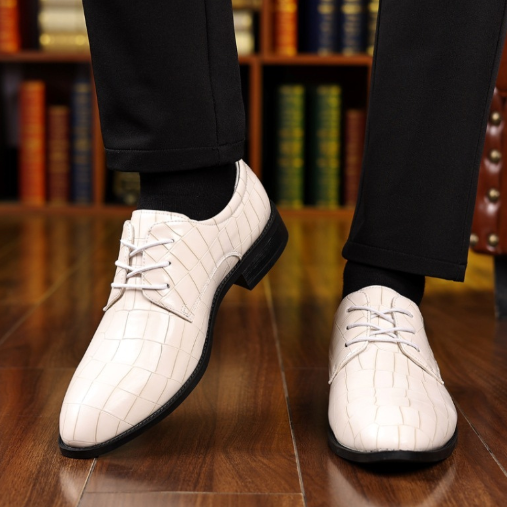 Modieuze en trendy herenschoenen voor de zomer van ademend, lichtgewicht materiaal met comfortabele pasvorm en eigentijds design.