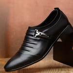 Klassieke business casual herenschoenen voor de zomer van ademend leer met comfortabele pasvorm en tijdloos, verfijnd design.