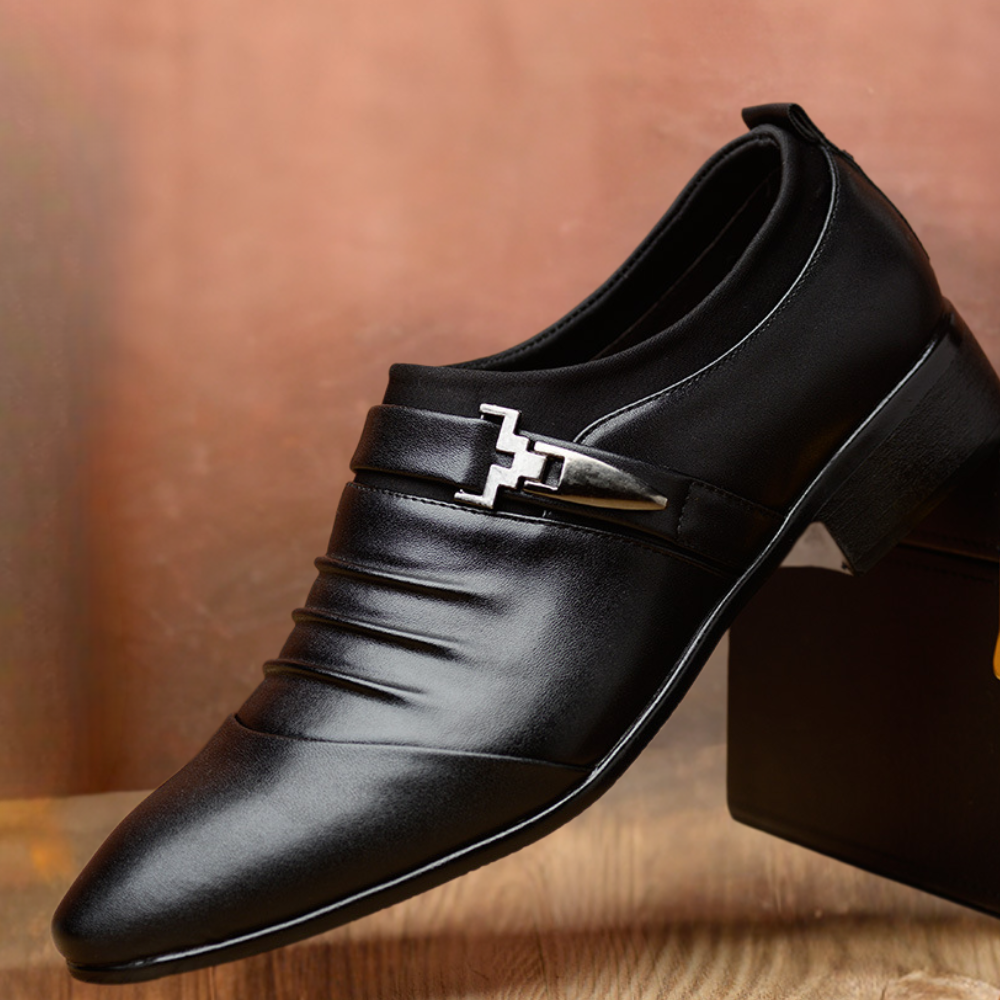 Klassieke business casual herenschoenen voor de zomer van ademend leer met comfortabele pasvorm en tijdloos, verfijnd design.