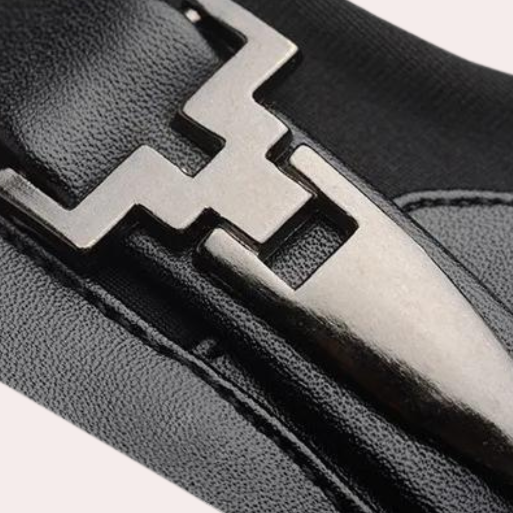 Klassieke business casual herenschoenen voor de zomer van ademend leer met comfortabele pasvorm en tijdloos, verfijnd design.
