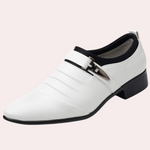 Klassieke business casual herenschoenen voor de zomer van ademend leer met comfortabele pasvorm en tijdloos, verfijnd design.