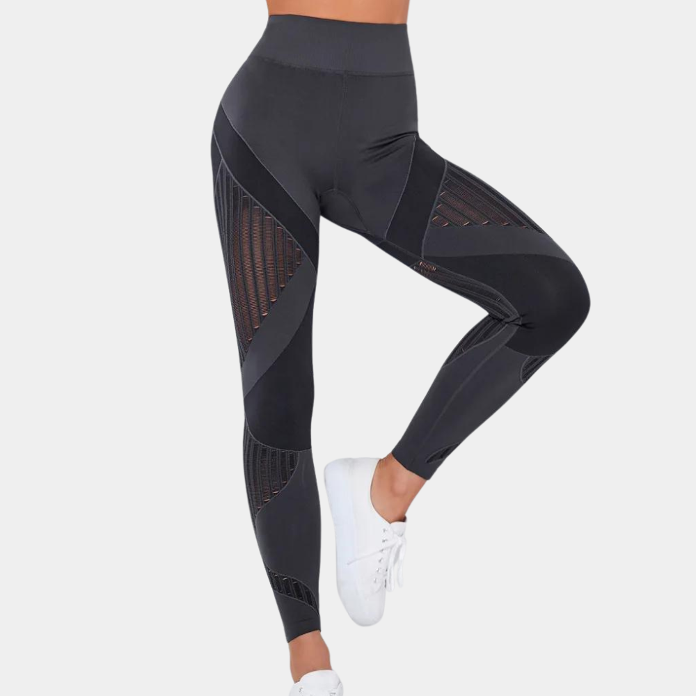 Comfortabele zomerlegging voor dames van lichte, ademende stretchstof met flatterende pasvorm en sportieve, casual look.