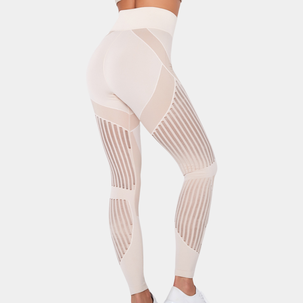 Comfortabele zomerlegging voor dames van lichte, ademende stretchstof met flatterende pasvorm en sportieve, casual look.