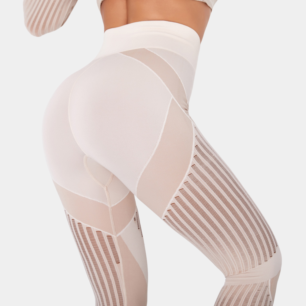 Comfortabele zomerlegging voor dames van lichte, ademende stretchstof met flatterende pasvorm en sportieve, casual look.