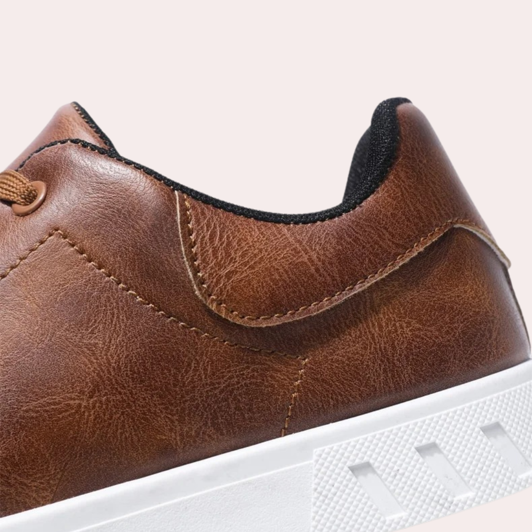 Arno stijlvolle en robuuste herenschoenen voor de zomer van ademend materiaal met stevige zool en comfortabele, moderne pasvorm.