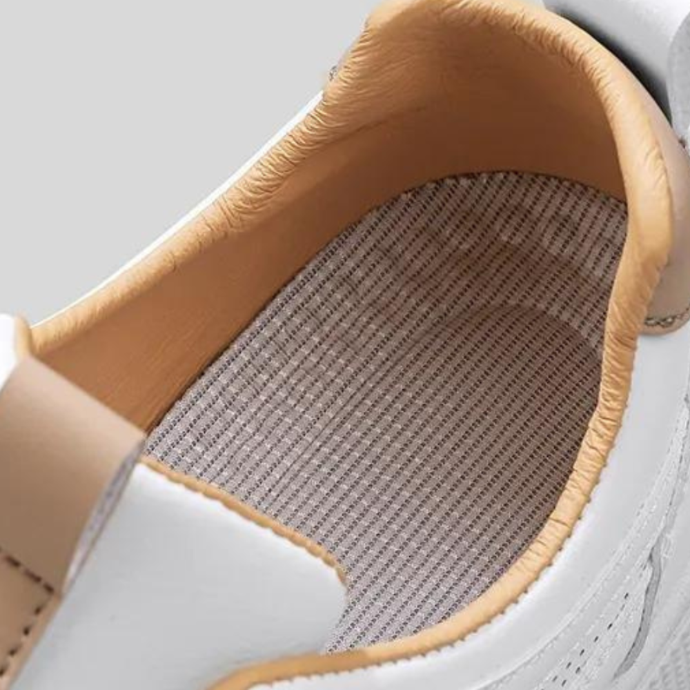 Jiri lichtgewicht en comfortabele zomerse herensneakers van ademend materiaal met flexibele zool en moderne, sportieve uitstraling.