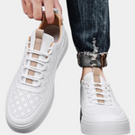 Jiri lichtgewicht en comfortabele zomerse herensneakers van ademend materiaal met flexibele zool en moderne, sportieve uitstraling.