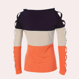 Edina – trendy damesshirt met unieke kriskras mouwen in contrasterende kleuren, modern design met comfortabele pasvorm voor dagelijks gebruik.