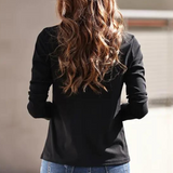 Elaina – stijlvol T‑shirt met korte mouwen voor dames, gemaakt van ademende, zachte zomerstof; ideale basic voor frisse, modieuze zomeroutfits.