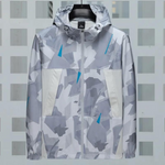 Konstantin - Herenjas met moderne camouflage en capuchon – stoere outdoor jas met urban camo design, perfect voor frisse dagen en streetstyle looks.