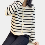 Alenka – Stijlvol gestreept vest voor dames – Elegant vest met een trendy streepdesign, ideaal voor een modieuze en comfortabele uitstraling in elke casual setting. Perfect voor zowel de lente als herfst.