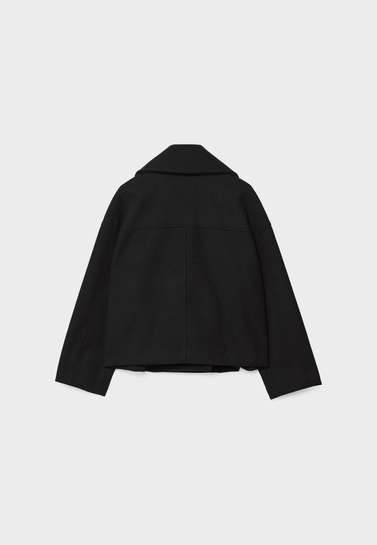 Elara chique korte jas voor dames – stijlvolle jas met dubbele rij knoopsluiting, hoogwaardige stof en comfortabele pasvorm, perfect voor werk of speciale gelegenheden.