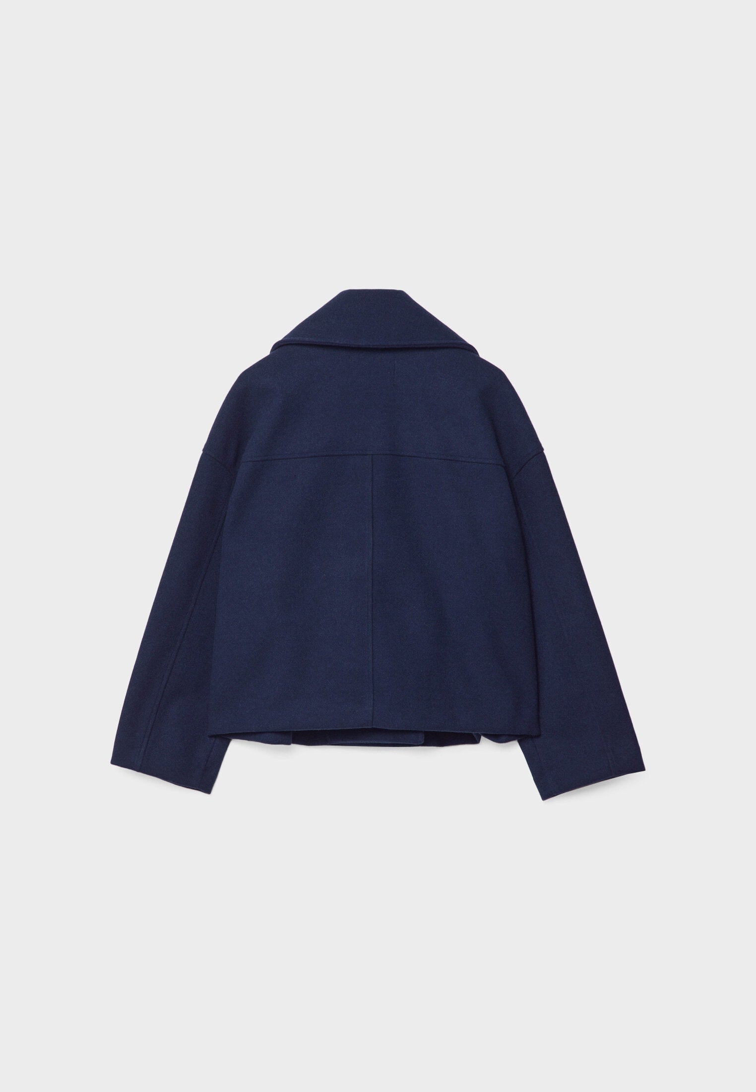 Elara chique korte jas voor dames – stijlvolle jas met dubbele rij knoopsluiting, hoogwaardige stof en comfortabele pasvorm, perfect voor werk of speciale gelegenheden.