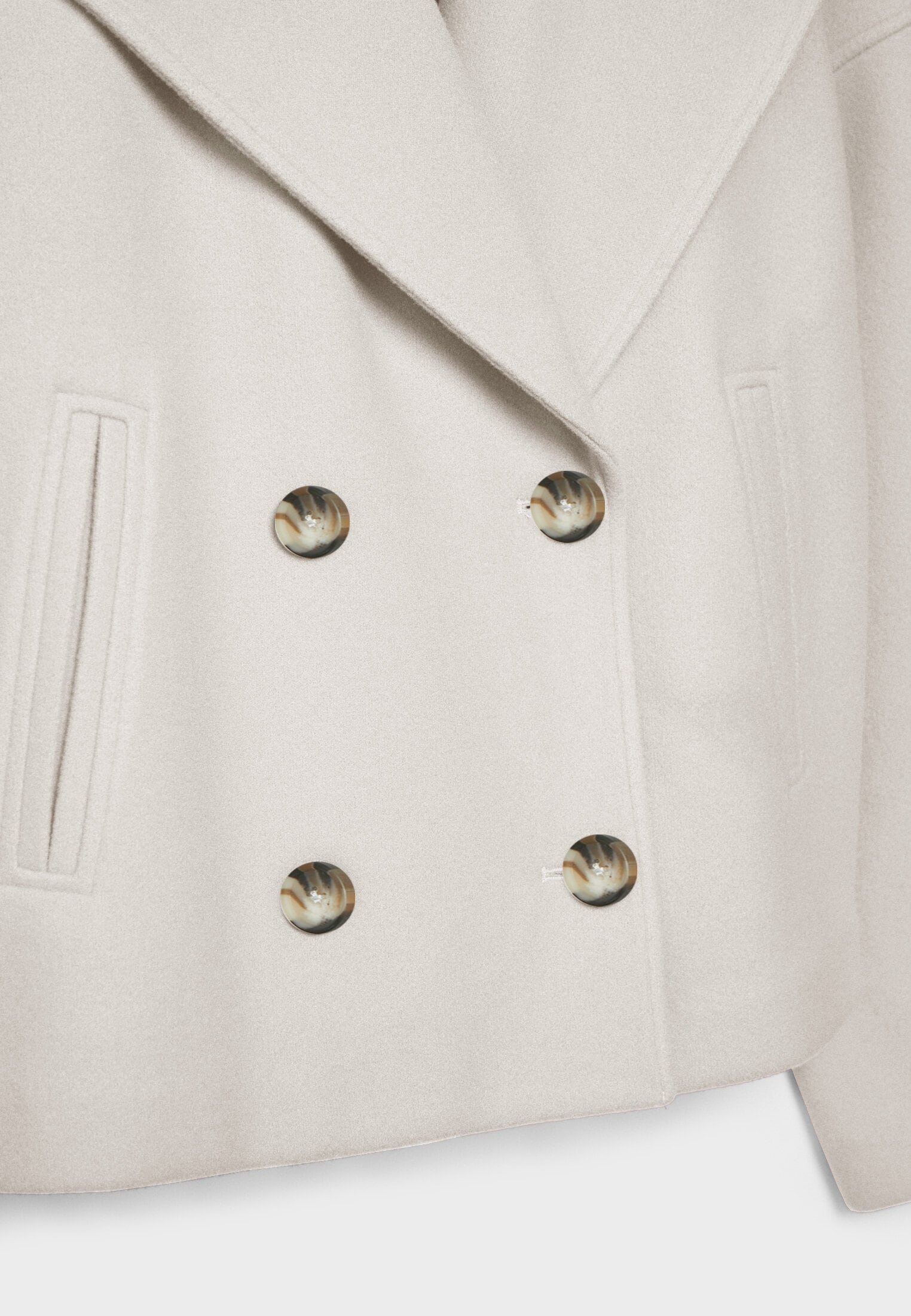 Elara chique korte jas voor dames – stijlvolle jas met dubbele rij knoopsluiting, hoogwaardige stof en comfortabele pasvorm, perfect voor werk of speciale gelegenheden.