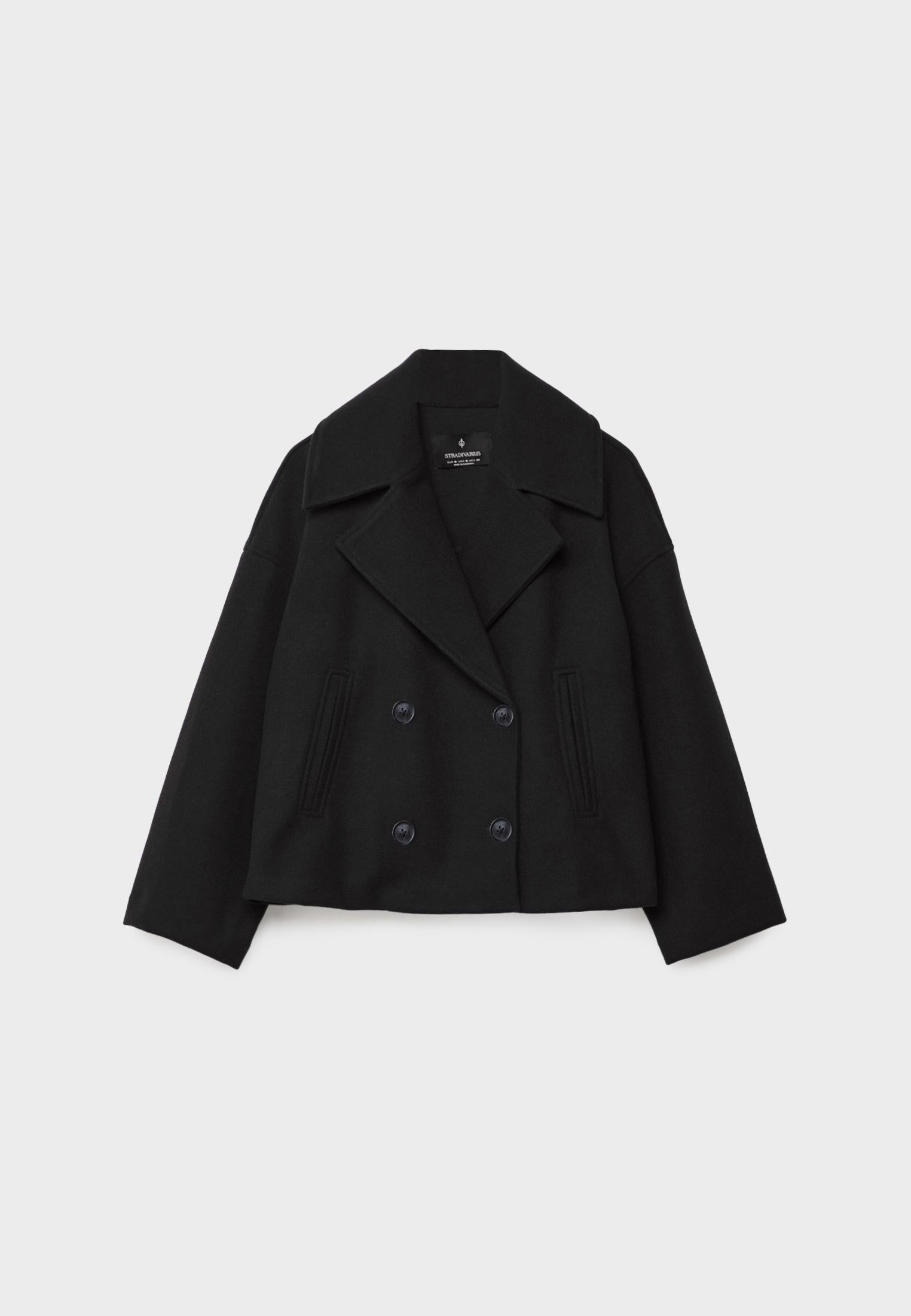 Elara chique korte jas voor dames – stijlvolle jas met dubbele rij knoopsluiting, hoogwaardige stof en comfortabele pasvorm, perfect voor werk of speciale gelegenheden.