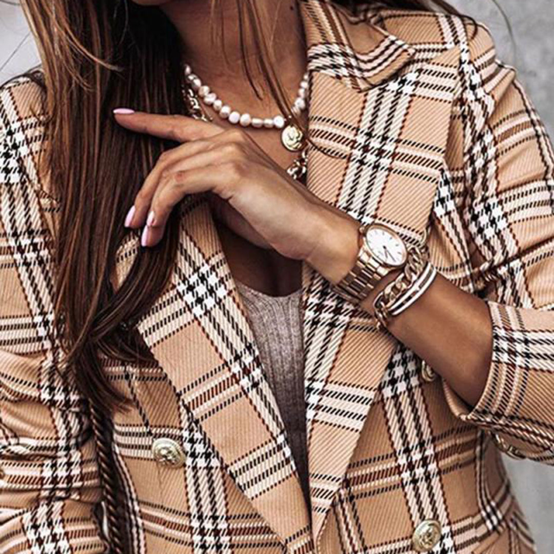 Geraffineerde damesblazer met getailleerde pasvorm en klassieke uitstraling – perfect voor een elegante, professionele look of een stijlvolle avondoutfit.