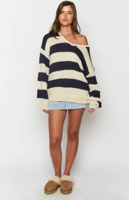 Oversized gestreepte trui voor dames met een losse, comfortabele pasvorm en brede horizontale strepen, perfect voor een casual en relaxte stijl.