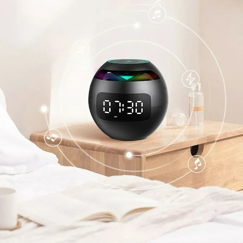 BrightTime LED wekker met Bluetooth en nachtlamplampfunctie – multifunctioneel apparaat voor tijd, muziek en sfeervolle verlichting in slaapkamer of kinderkamer.