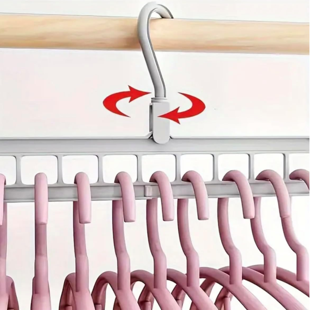 Set van 5 stevige en duurzame kunststof kledinghangers in multicolor – ideaal voor het netjes ophangen van kleding zonder vervorming.