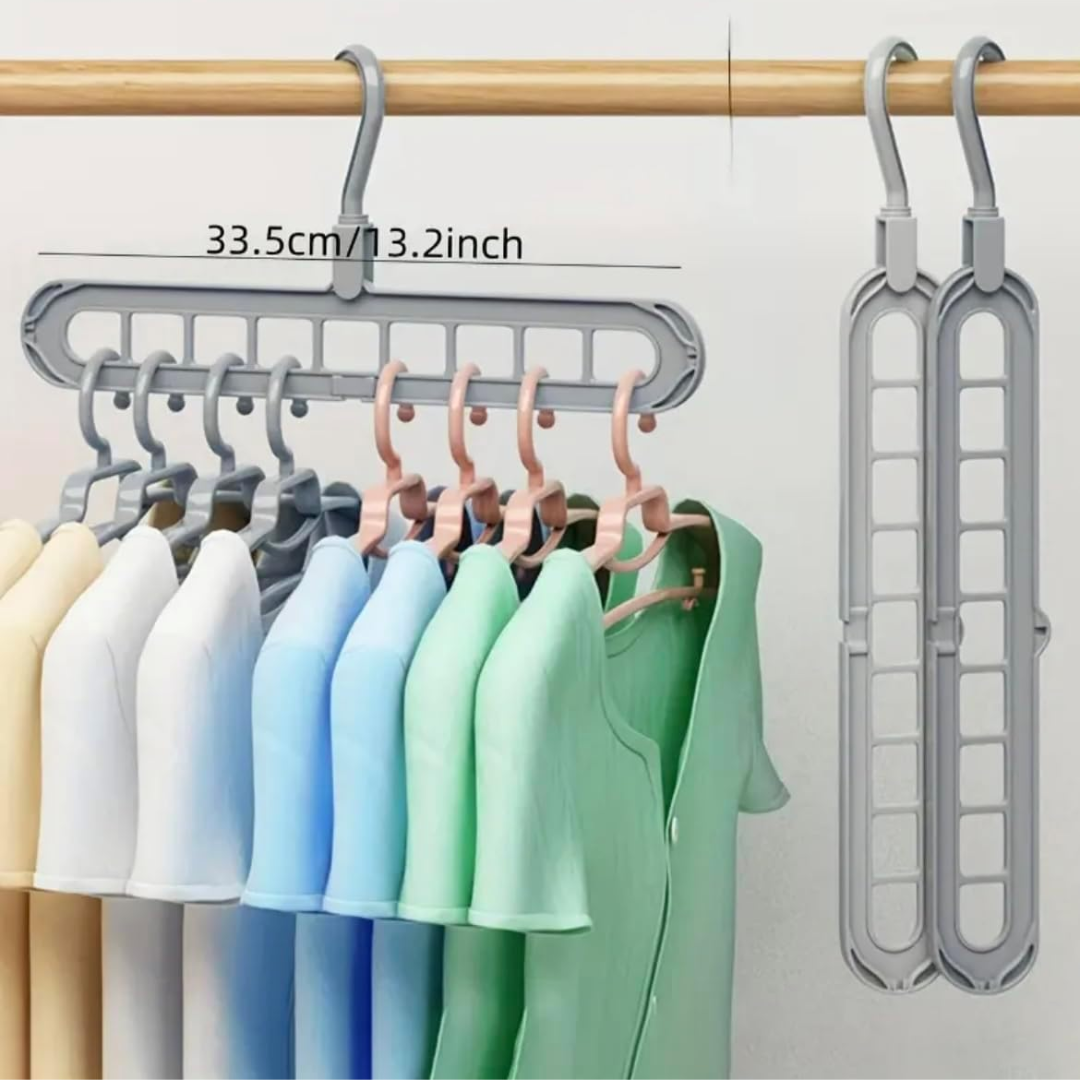 Set van 5 stevige en duurzame kunststof kledinghangers in multicolor – ideaal voor het netjes ophangen van kleding zonder vervorming.